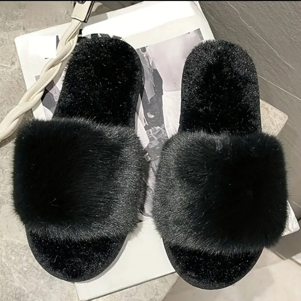 🆕️Black Fluffy Slippers